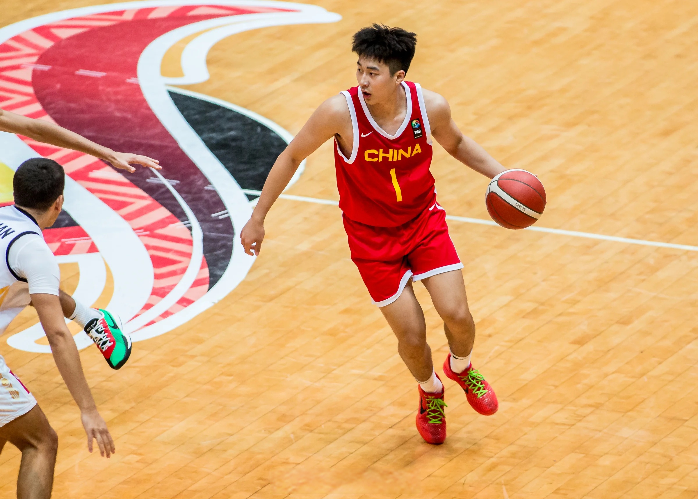 棋牌-窗口期西甲焦点战，深圳男篮篮板制胜，态度坚定，纪律约束更严格的简单介绍-棋牌